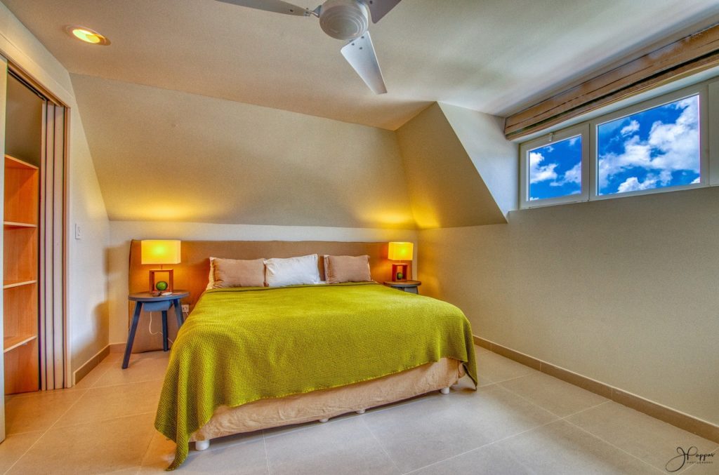 Beachfront Penthouse, 3Br, 3Bths, Deluxe Real Estate SXM