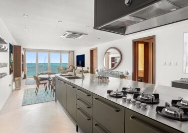 Amazing 2 Br condo on the beach of Simpson Bay St Maarten