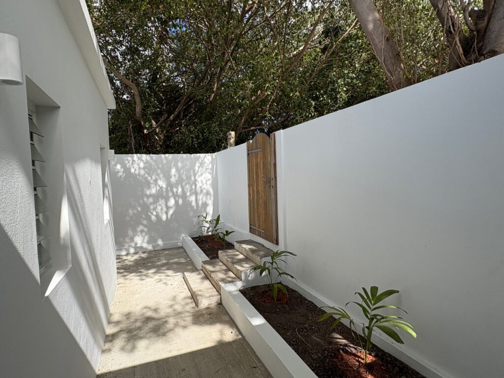 Real Estate, Almond Grove,  3 Bedroom 3 Baths Home