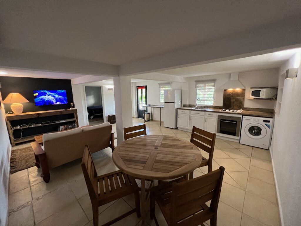 Terres Basses 2 Bedroom 2 Baths 10 minutes walk to Plum Bay Beach SXM