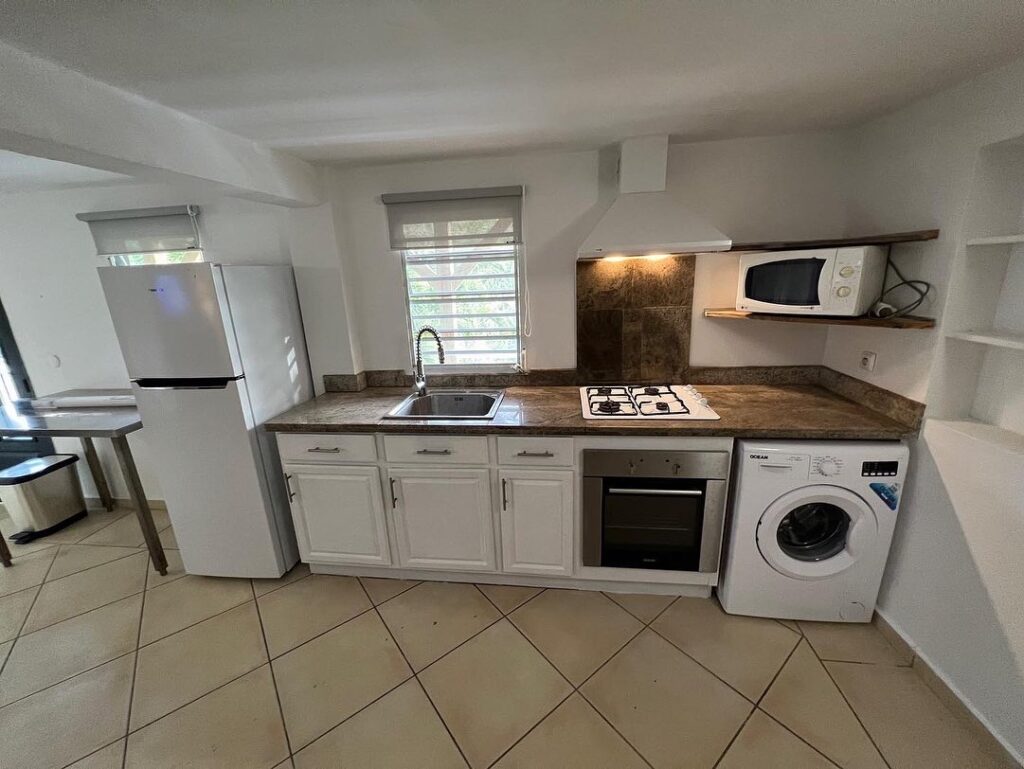 Terres Basses 2 Bedroom 2 Baths 10 minutes walk to Plum Bay Beach SXM