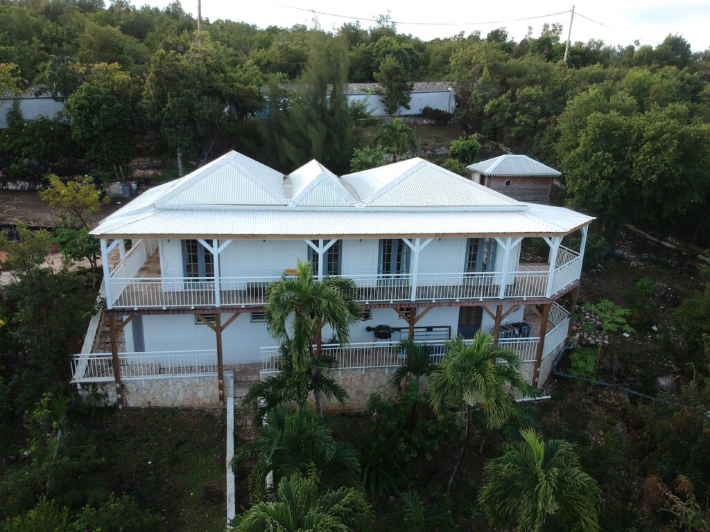Terres Basses 2 Bedroom 2 Baths 10 minutes walk to Plum Bay Beach SXM