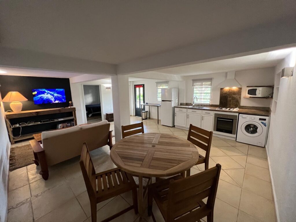 Terres Basses 2 Bedroom 2 Baths 10 minutes walk to Plum Bay Beach SXM