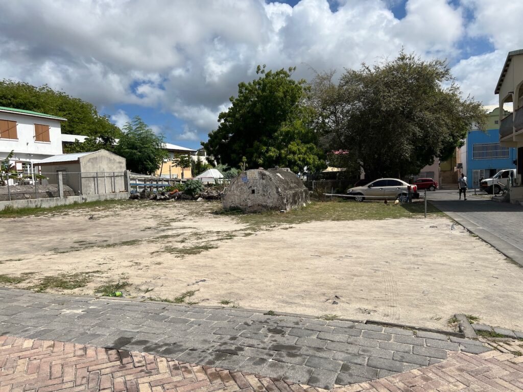 364M2 Land in Philipsburg, situated on Backstreet, Real Estate St. Maarten