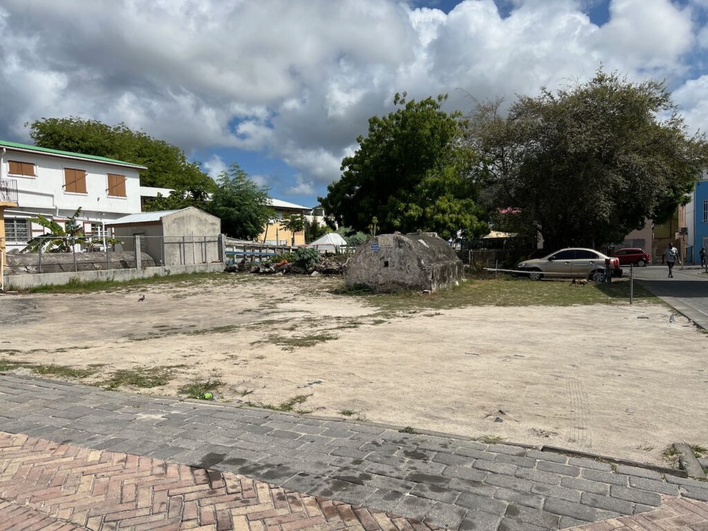 364M2 Land in Philipsburg, situated on Backstreet, Real Estate St. Maarten