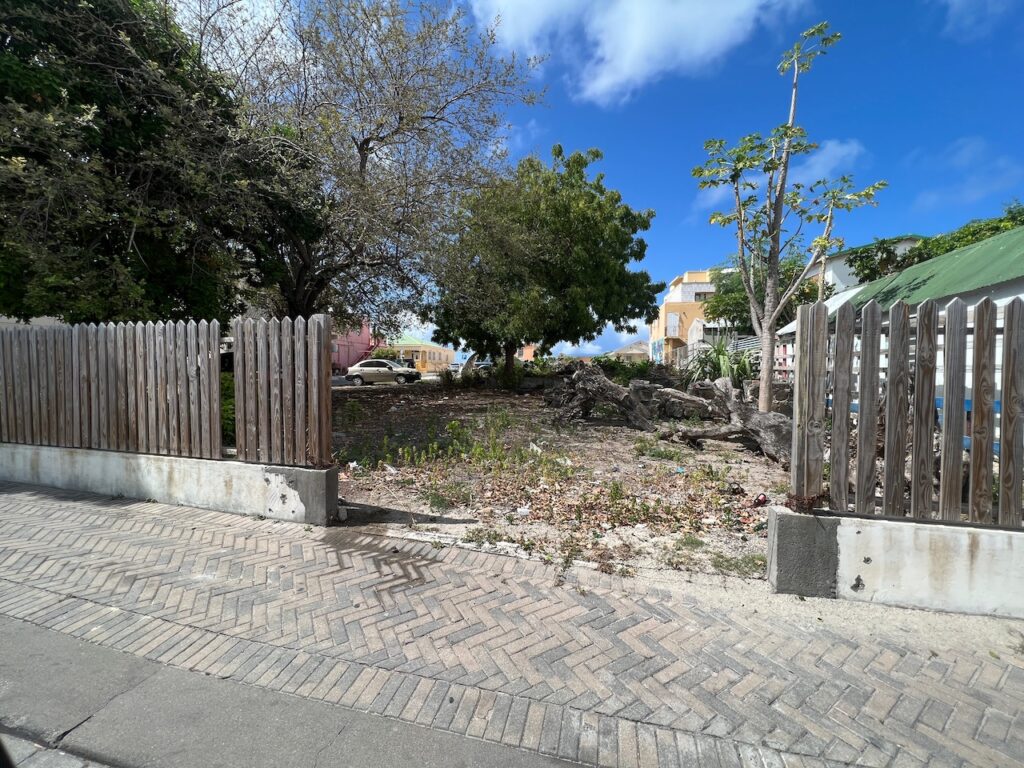 364M2 Land in Philipsburg, situated on Backstreet, Real Estate St. Maarten