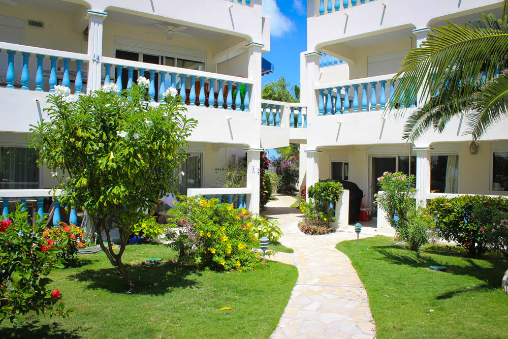 Palm Beach Beachfront Condo, Simpson Bay Beach, Caribbean Properties St. Maarten
