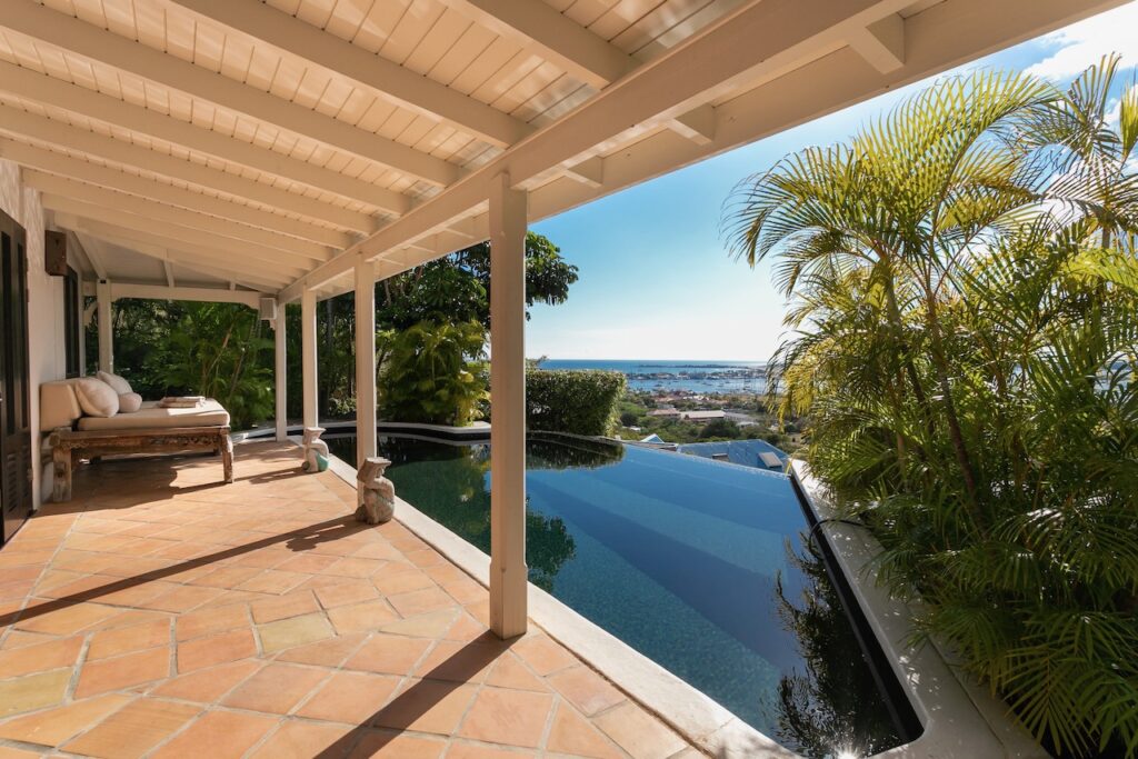 Almond Grove Estate, 3Br and 3 Baths, Infinity Pool, breathtaking views, St. Maarten SXM