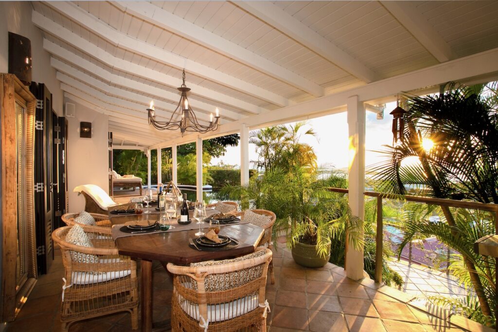 Almond Grove Estate, 3Br and 3 Baths, Infinity Pool, breathtaking views, St. Maarten SXM