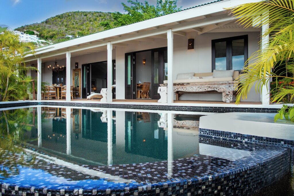 Almond Grove Estate, 3Br and 3 Baths, Infinity Pool, breathtaking views, St. Maarten SXM