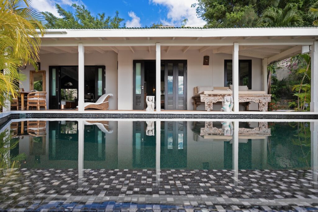 Almond Grove Estate, 3Br and 3 Baths, Infinity Pool, breathtaking views, St. Maarten SXM