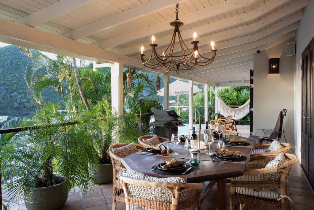 Almond Grove Estate, 3Br and 3 Baths, Infinity Pool, breathtaking views, St. Maarten SXM