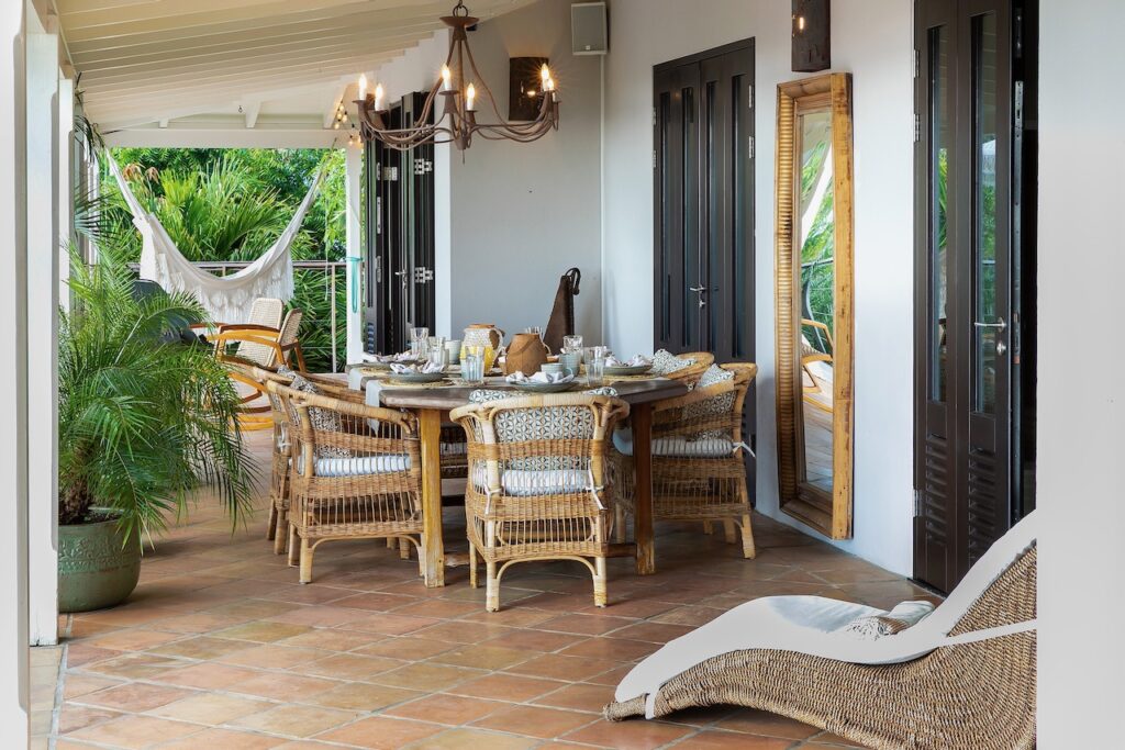 Almond Grove Estate, 3Br and 3 Baths, Infinity Pool, breathtaking views, St. Maarten SXM