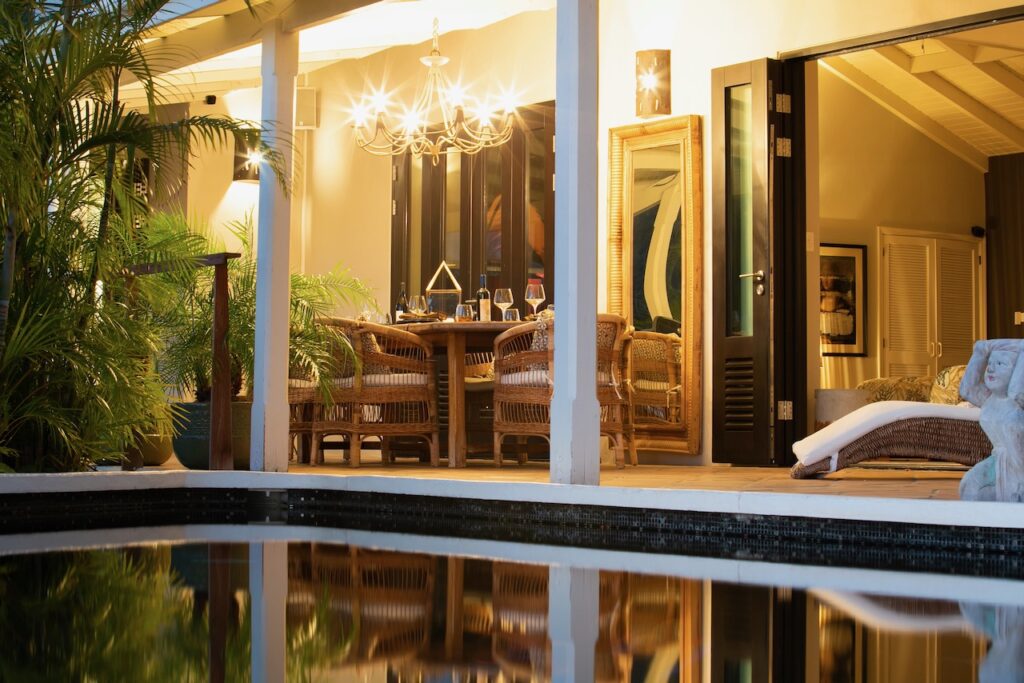 Almond Grove Estate, 3Br and 3 Baths, Infinity Pool, breathtaking views, St. Maarten SXM