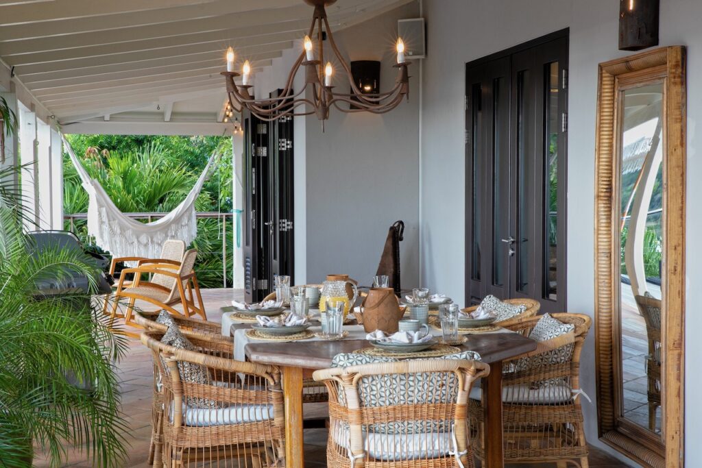 Almond Grove Estate, 3Br and 3 Baths, Infinity Pool, breathtaking views, St. Maarten SXM