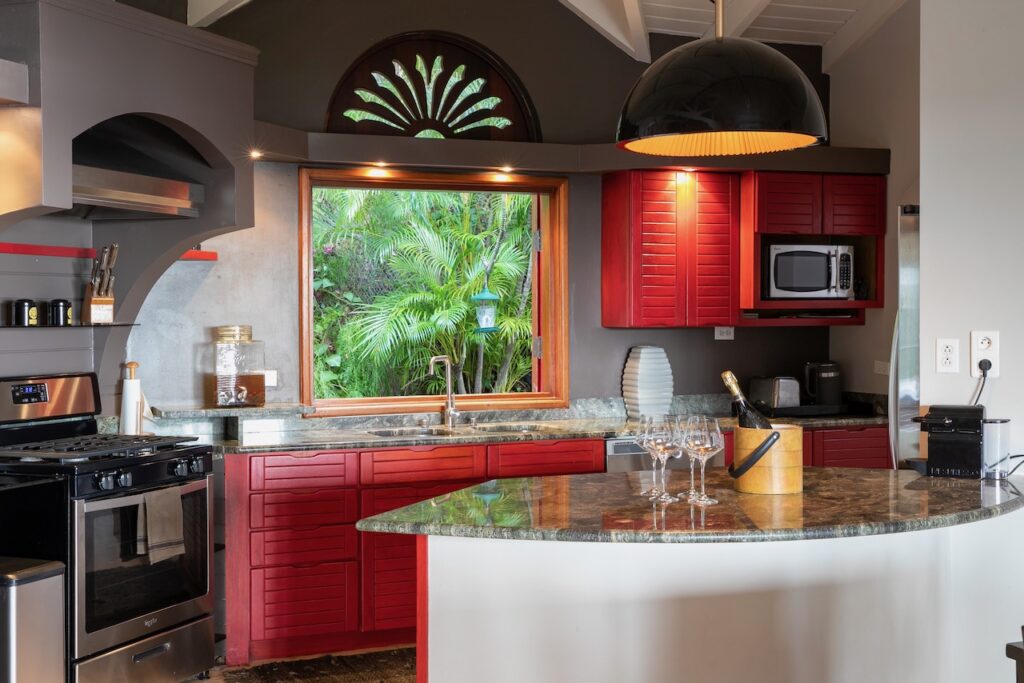 Almond Grove Estate, 3Br and 3 Baths, Infinity Pool, breathtaking views, St. Maarten SXM