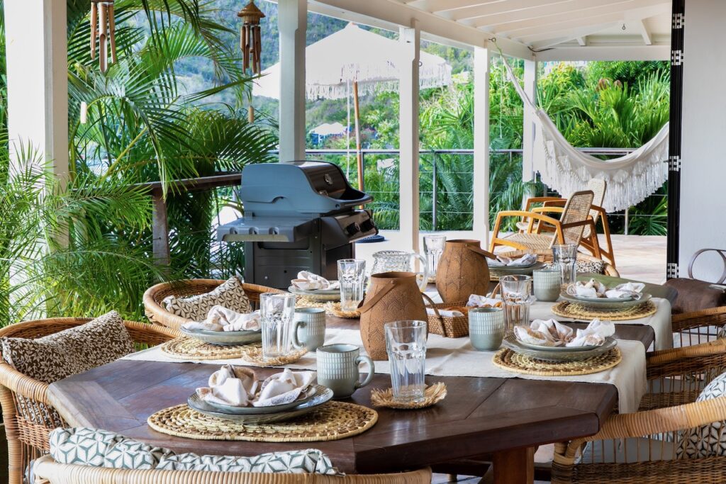 Almond Grove Estate, 3Br and 3 Baths, Infinity Pool, breathtaking views, St. Maarten SXM