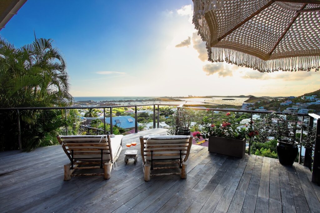 Almond Grove Estate, 3Br and 3 Baths, Infinity Pool, breathtaking views, St. Maarten SXM