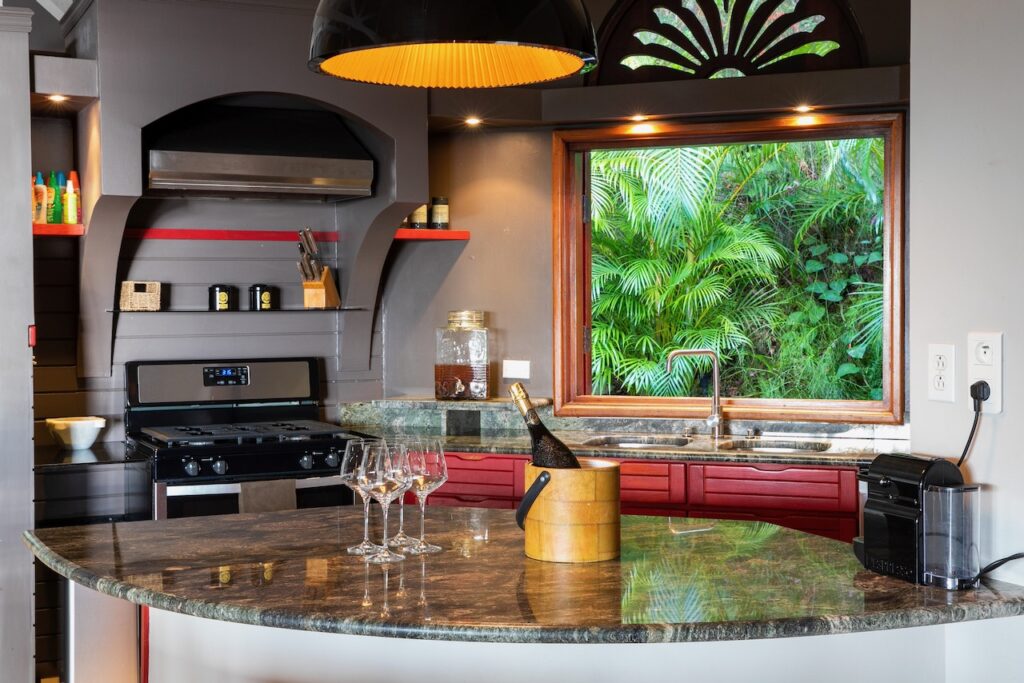 Almond Grove Estate, 3Br and 3 Baths, Infinity Pool, breathtaking views, St. Maarten SXM