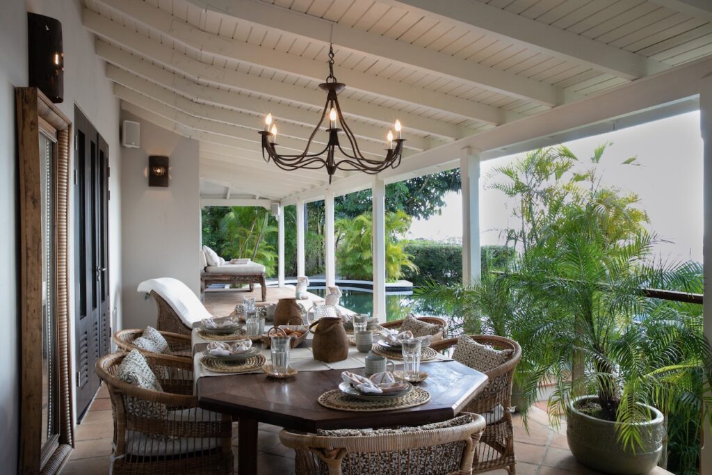 Almond Grove Estate, 3Br and 3 Baths, Infinity Pool, breathtaking views, St. Maarten SXM