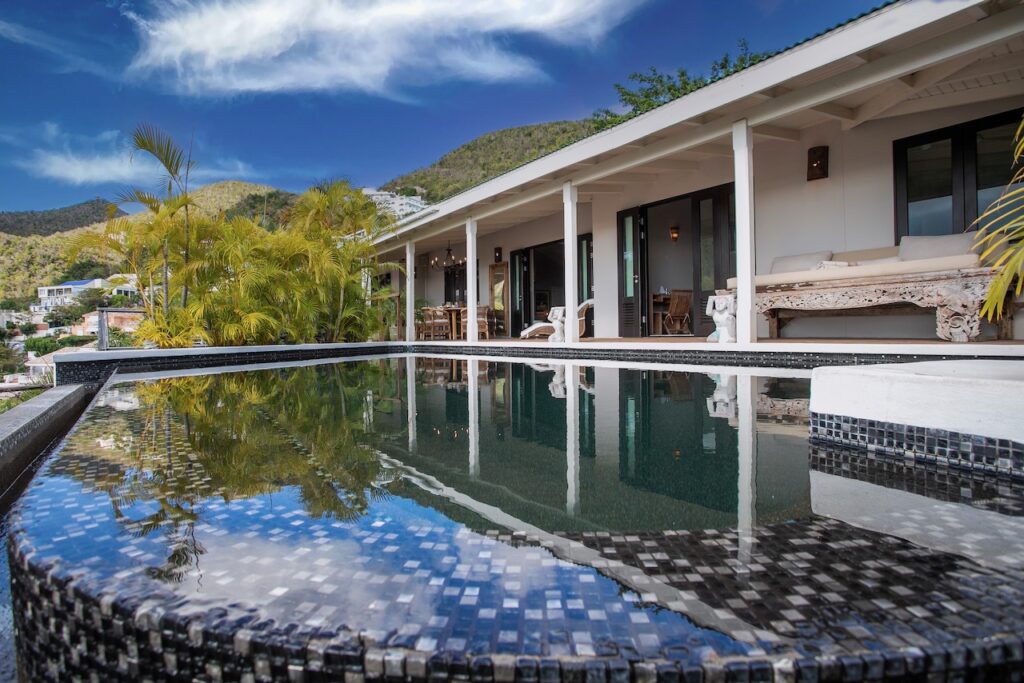 Almond Grove Estate, 3Br and 3 Baths, Infinity Pool, breathtaking views, St. Maarten SXM