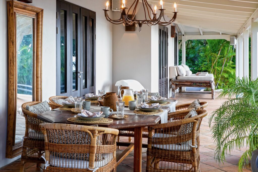 Almond Grove Estate, 3Br and 3 Baths, Infinity Pool, breathtaking views, St. Maarten SXM