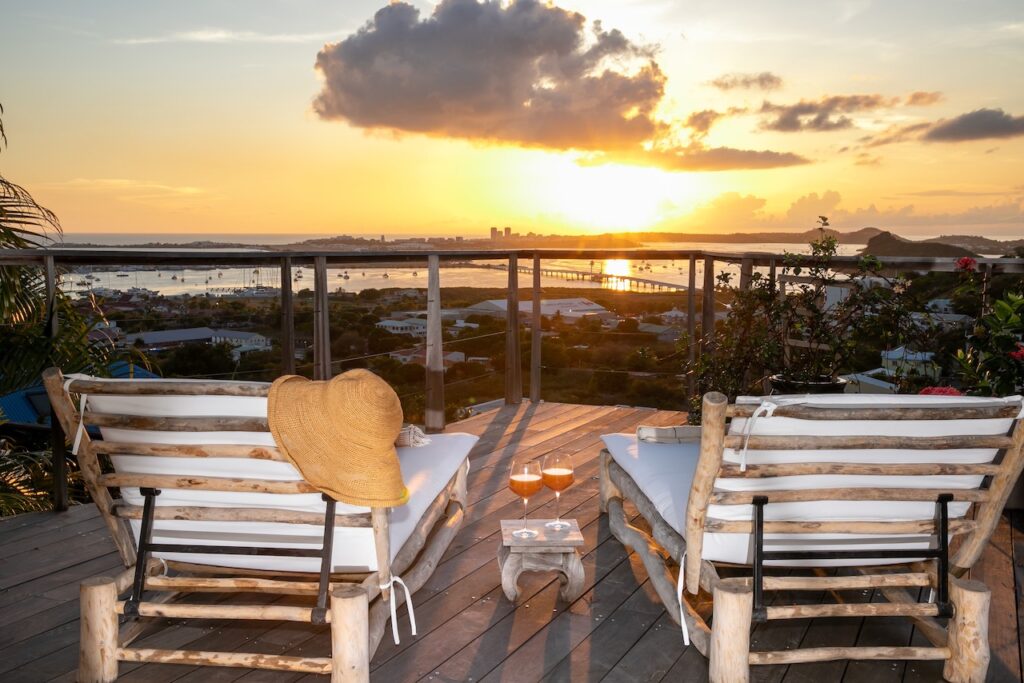 Almond Grove Estate, 3Br and 3 Baths, Infinity Pool, breathtaking views, St. Maarten SXM