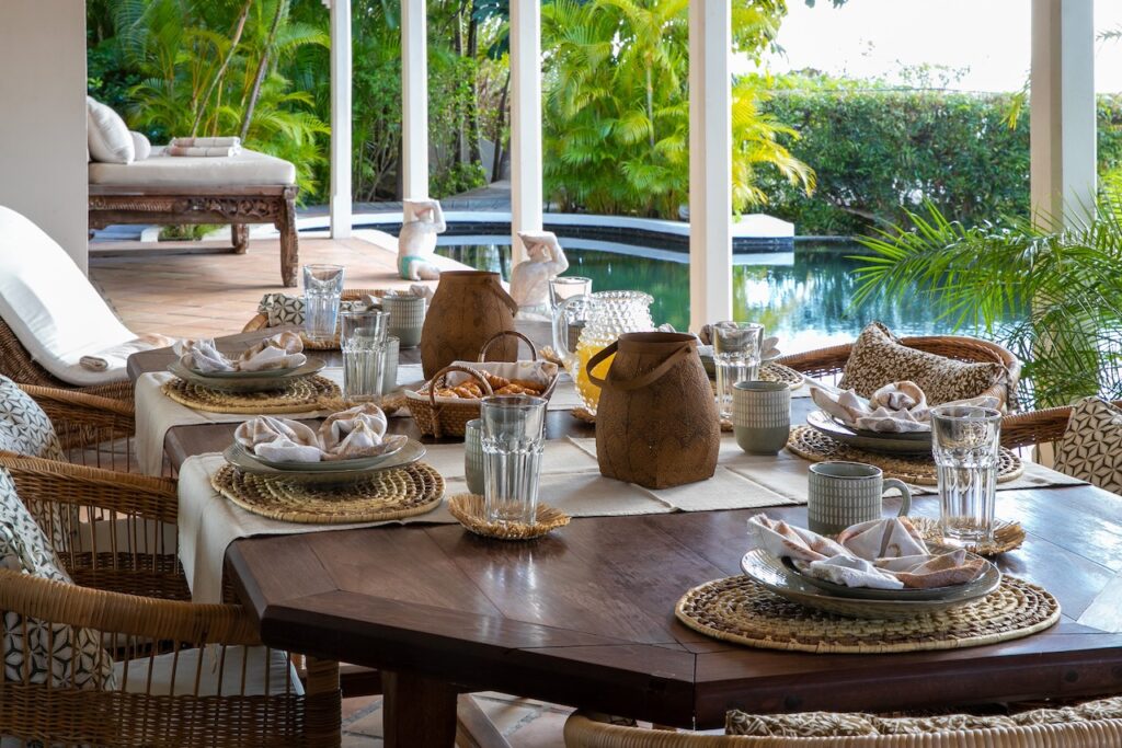 Almond Grove Estate, 3Br and 3 Baths, Infinity Pool, breathtaking views, St. Maarten SXM