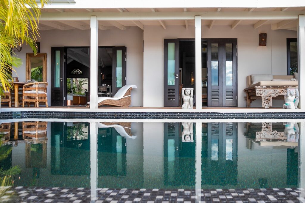 Almond Grove Estate, 3Br and 3 Baths, Infinity Pool, breathtaking views, St. Maarten SXM