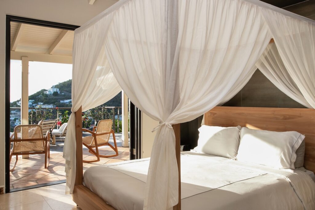 Almond Grove Estate, 3Br and 3 Baths, Infinity Pool, breathtaking views, St. Maarten SXM