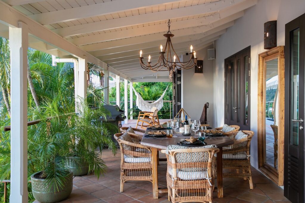 Almond Grove Estate, 3Br and 3 Baths, Infinity Pool, breathtaking views, St. Maarten SXM