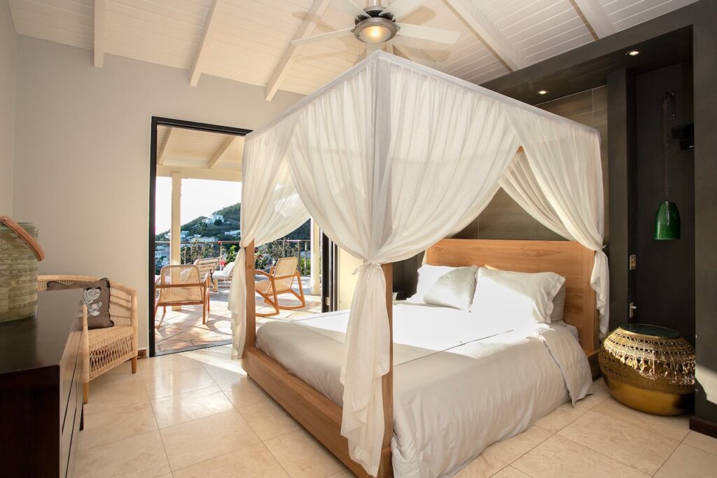 Almond Grove Estate, 3Br and 3 Baths, Infinity Pool, breathtaking views, St. Maarten SXM