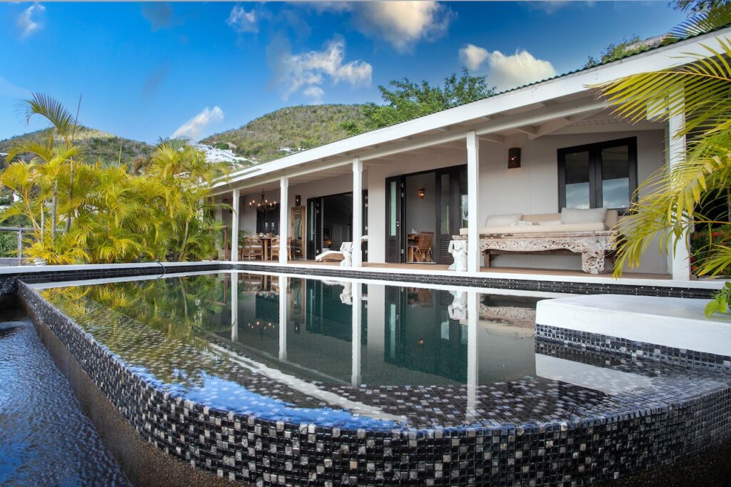 Almond Grove Estate, 3Br and 3 Baths, Infinity Pool, breathtaking views, St. Maarten SXM