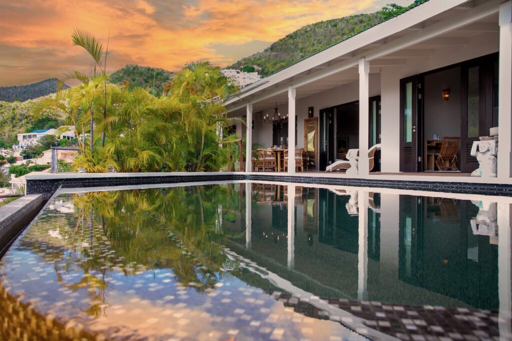 Almond Grove Estate, 3Br and 3 Baths, Infinity Pool, breathtaking views, St. Maarten SXM