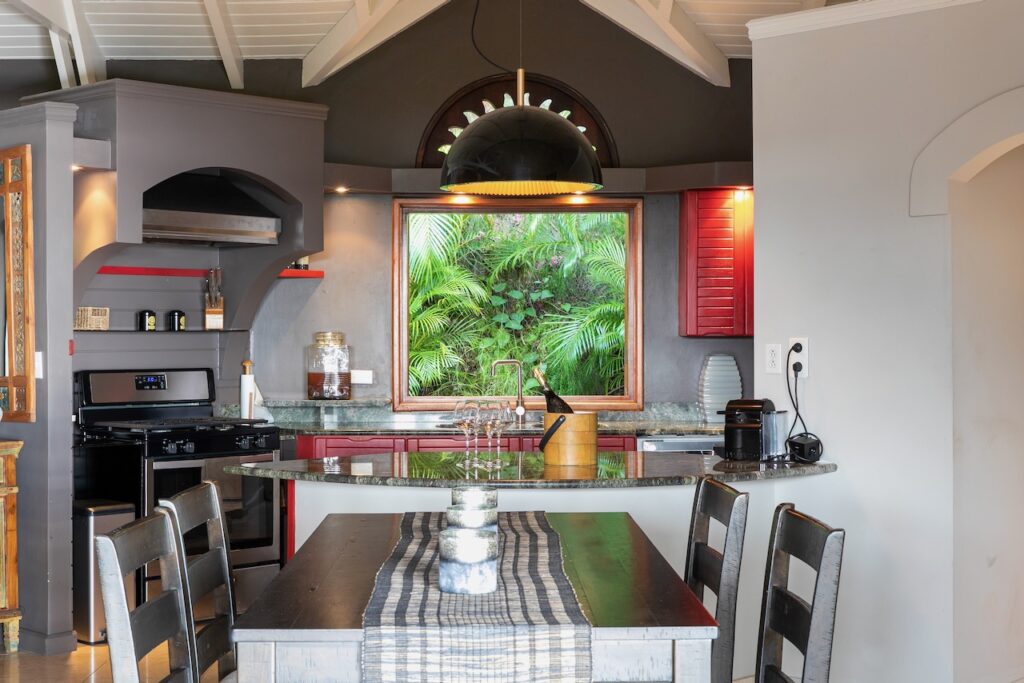 Almond Grove Estate, 3Br and 3 Baths, Infinity Pool, breathtaking views, St. Maarten SXM