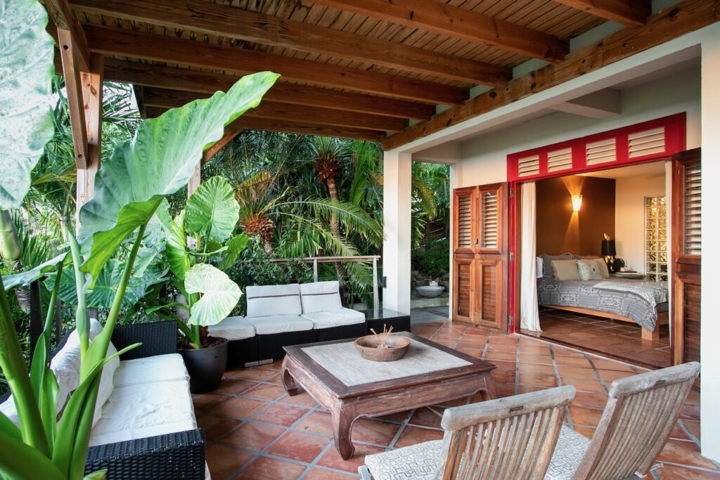 Almond Grove Estate, 3Br and 3 Baths, Infinity Pool, breathtaking views, St. Maarten SXM