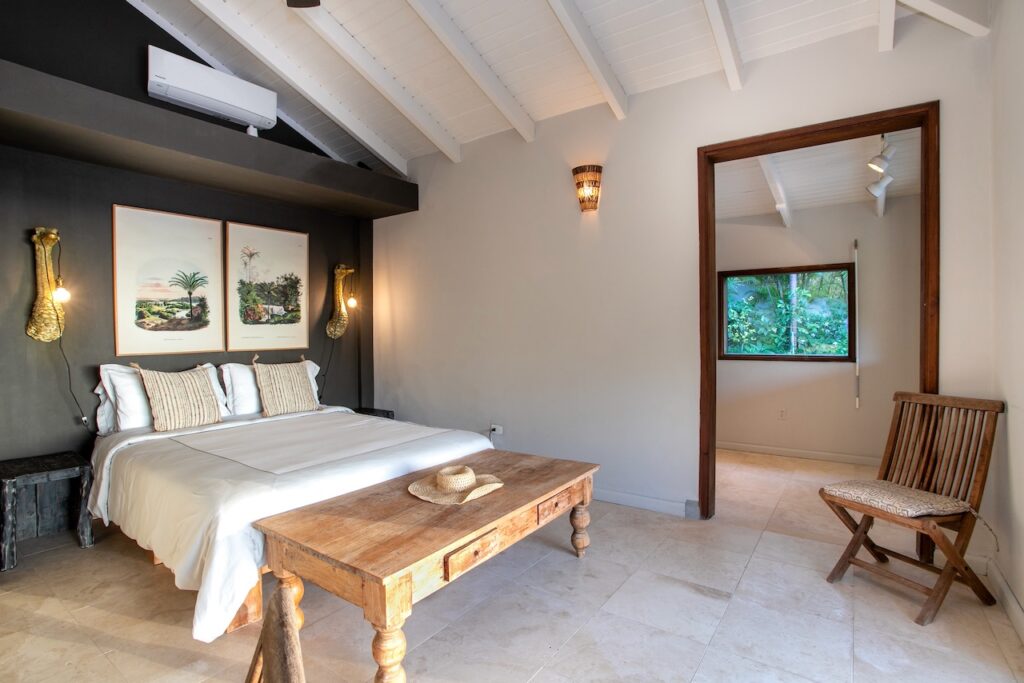 Almond Grove Estate, 3Br and 3 Baths, Infinity Pool, breathtaking views, St. Maarten SXM