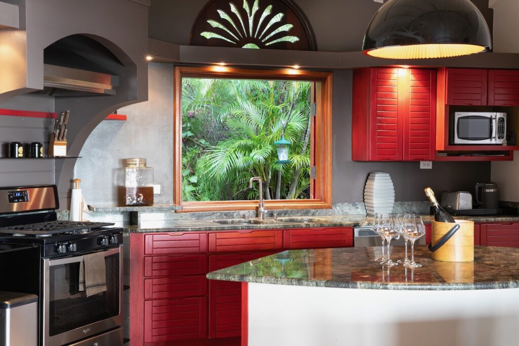 Almond Grove Estate, 3Br and 3 Baths, Infinity Pool, breathtaking views, St. Maarten SXM