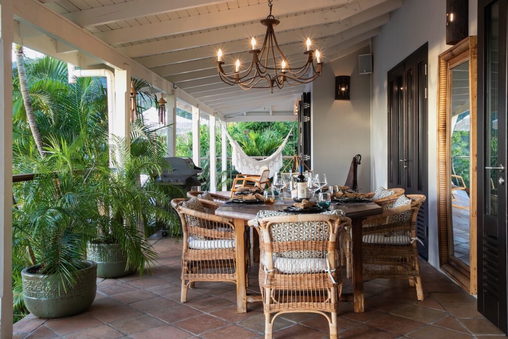 Almond Grove Estate, 3Br and 3 Baths, Infinity Pool, breathtaking views, St. Maarten SXM