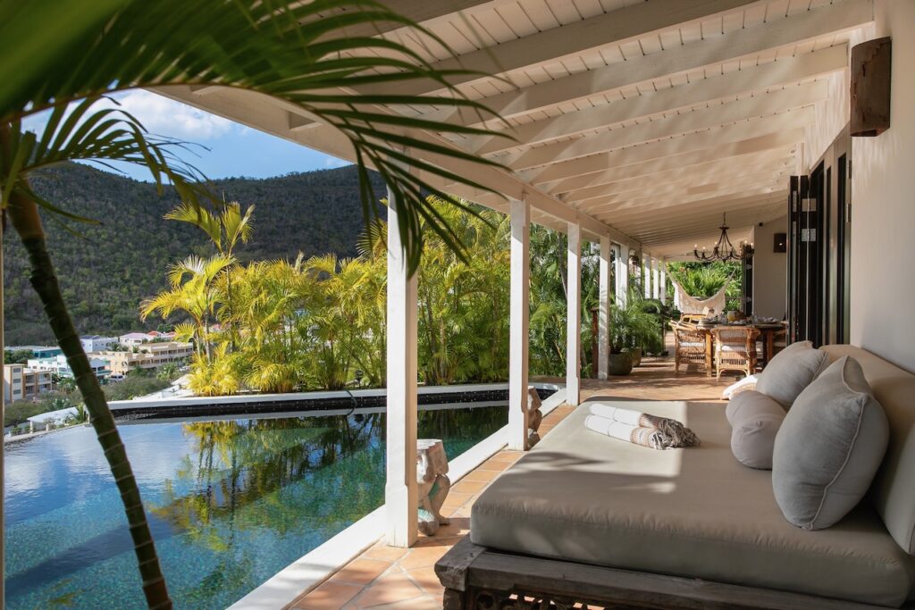 Almond Grove Estate, 3Br and 3 Baths, Infinity Pool, breathtaking views, St. Maarten SXM