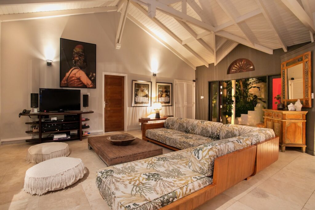 Almond Grove Estate, 3Br and 3 Baths, Infinity Pool, breathtaking views, St. Maarten SXM
