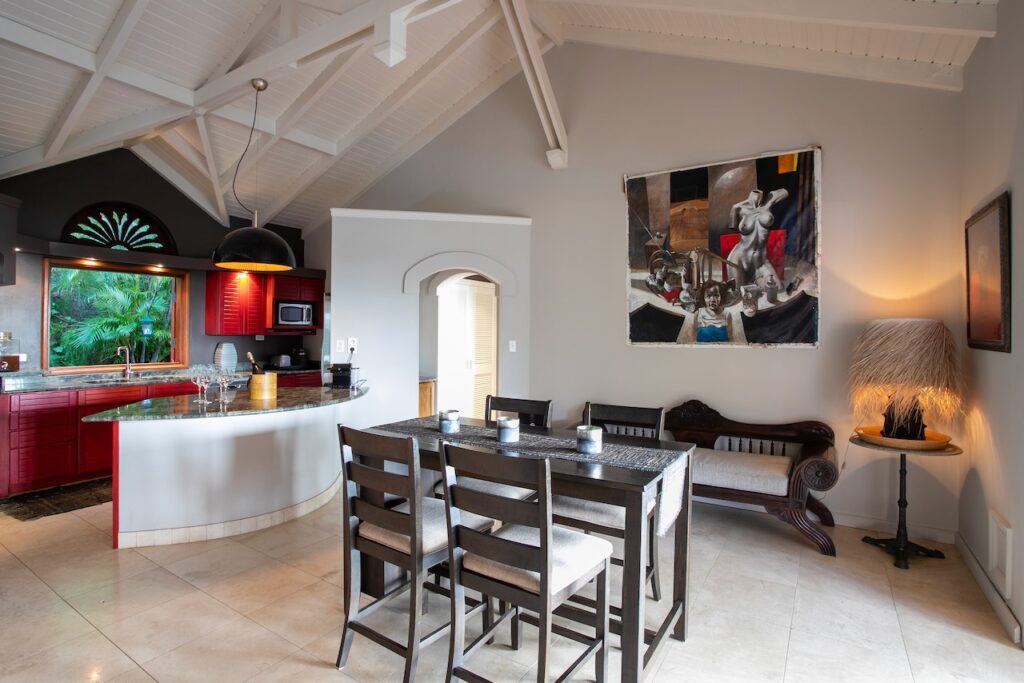 Almond Grove Estate, 3Br and 3 Baths, Infinity Pool, breathtaking views, St. Maarten SXM