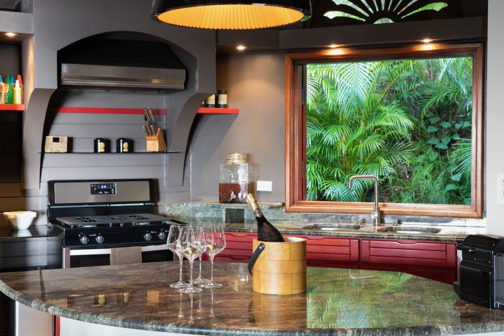Almond Grove Estate, 3Br and 3 Baths, Infinity Pool, breathtaking views, St. Maarten SXM
