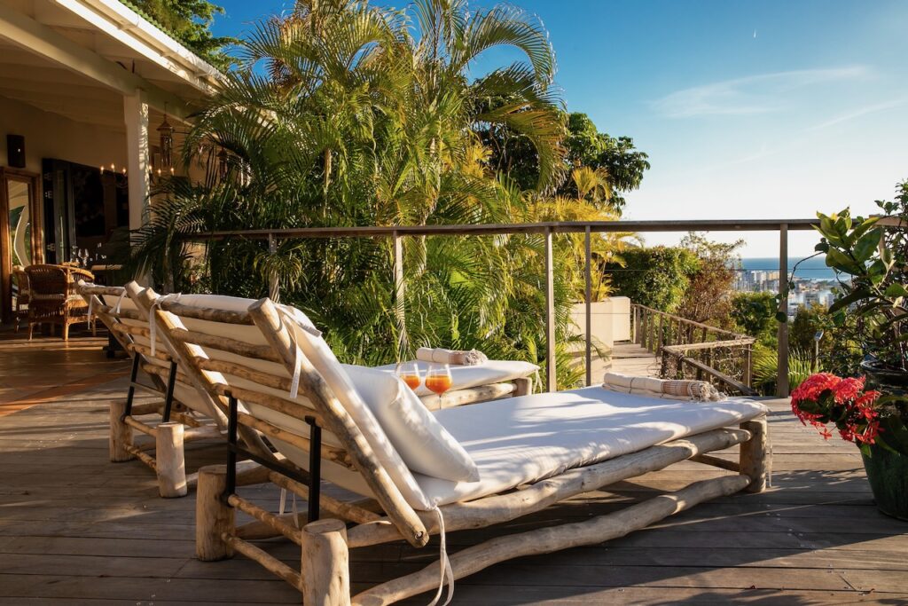 Almond Grove Estate, 3Br and 3 Baths, Infinity Pool, breathtaking views, St. Maarten SXM