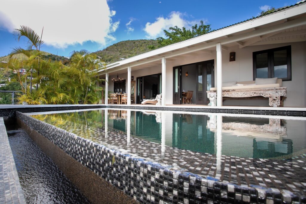 Almond Grove Estate, 3Br and 3 Baths, Infinity Pool, breathtaking views, St. Maarten SXM