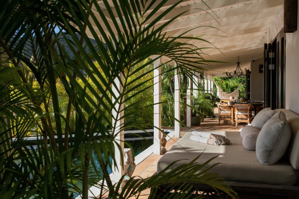 Almond Grove Estate, 3Br and 3 Baths, Infinity Pool, breathtaking views, St. Maarten SXM