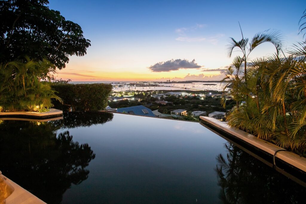 Almond Grove Estate, 3Br and 3 Baths, Infinity Pool, breathtaking views, St. Maarten SXM