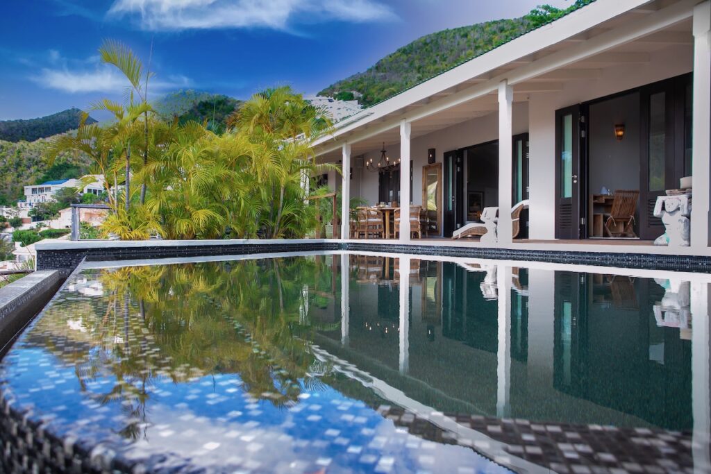 Almond Grove Estate, 3Br and 3 Baths, Infinity Pool, breathtaking views, St. Maarten SXM