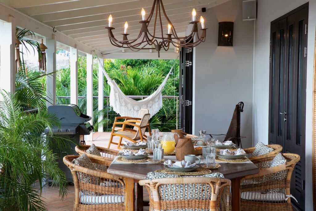Almond Grove Estate, 3Br and 3 Baths, Infinity Pool, breathtaking views, St. Maarten SXM