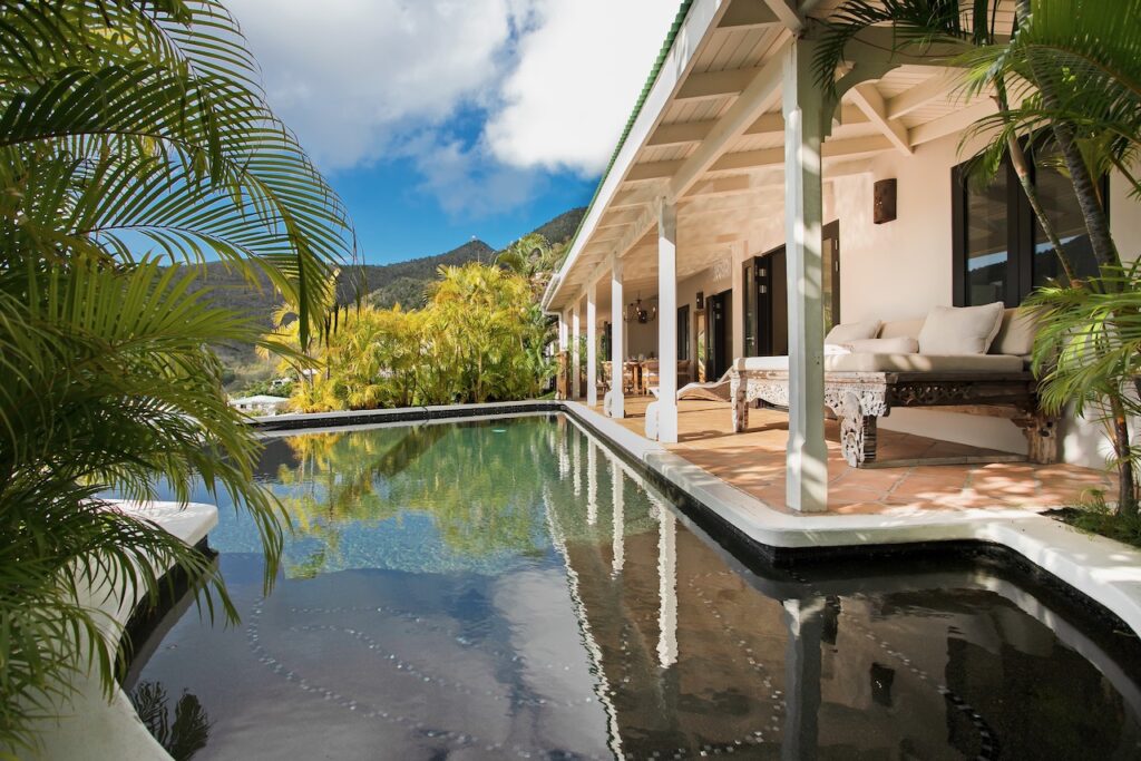 Almond Grove Estate, 3Br and 3 Baths, Infinity Pool, breathtaking views, St. Maarten SXM